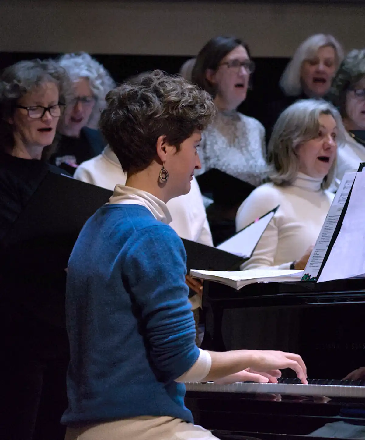 Pianist Sandie Middleton and City Voices Bristol rehearsal